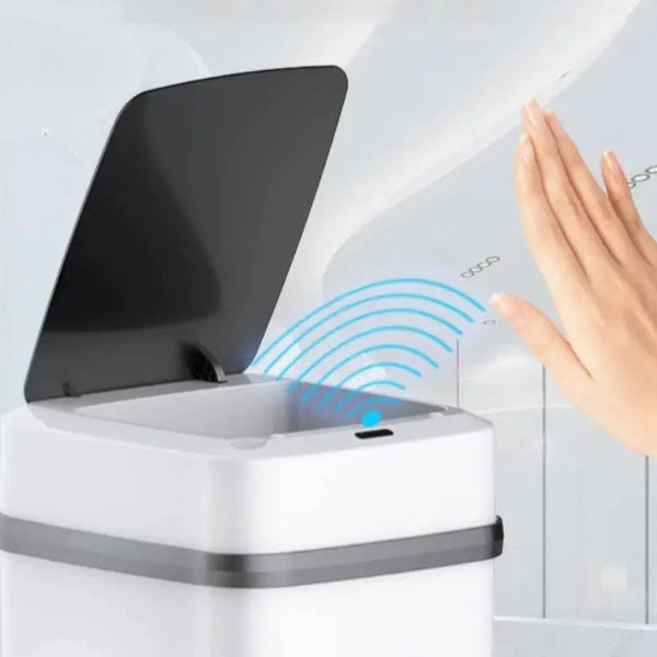 Main agitant devant capteur poubelle cuisine ouverte