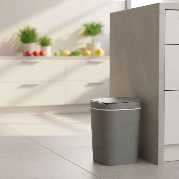 Cuisine poubelles grise collee comptoir gris dans cuisine epuree