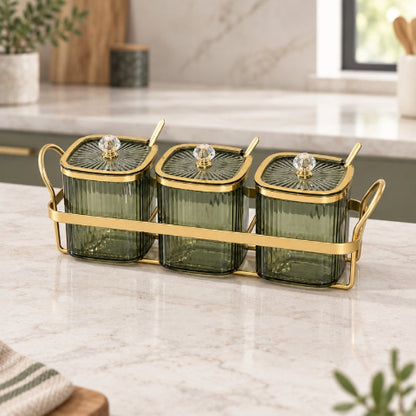 Ensemble pot a epice vert sur un comptoir