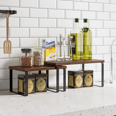 Etagere bois cuisine imbriquée sur comptoir