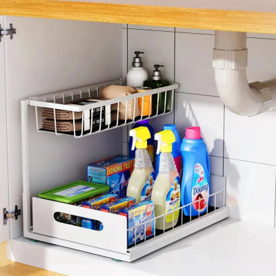 Etagere cuisine blanc avec produits entretien dessous évier