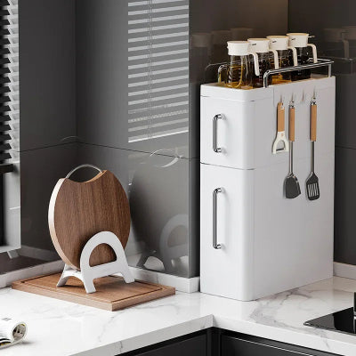 Etagere cuisine blanche 2 niveaux sur plan travail marbre