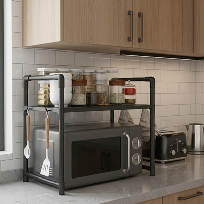Etagere pour micro onde sur comptoir près grille pain