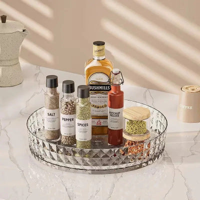 Range epices transparent sur un comptoir