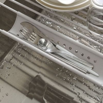 Couverts dans support silicone de Égouttoir vaisselle inox