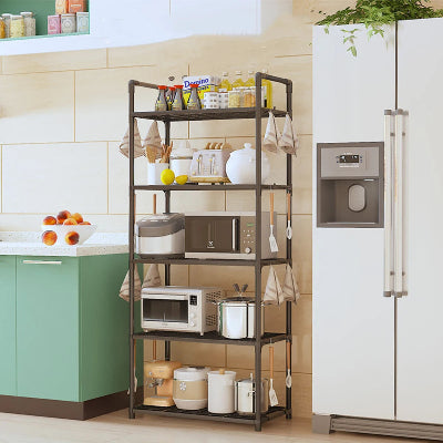 Etagere micro ondes placée entre comptoir et frigo