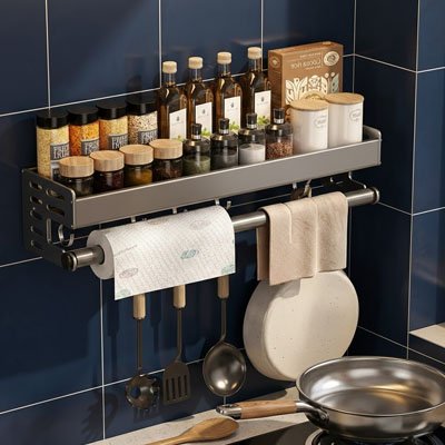 Etagere murale cuisine sur crédence bleue petit espace