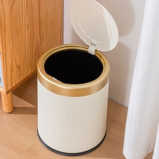 poubelle cuisine crème couvercle ouvert discrète côté console