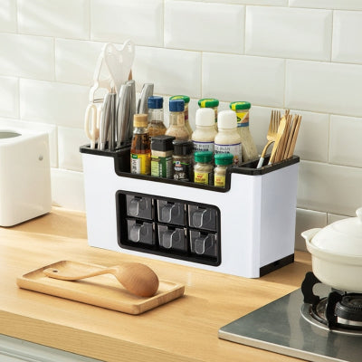 range epice blanc sur un comptoir