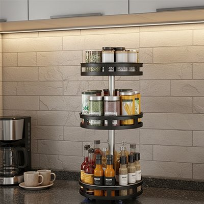 Rangement epices à trois plateaux sur un comptoir